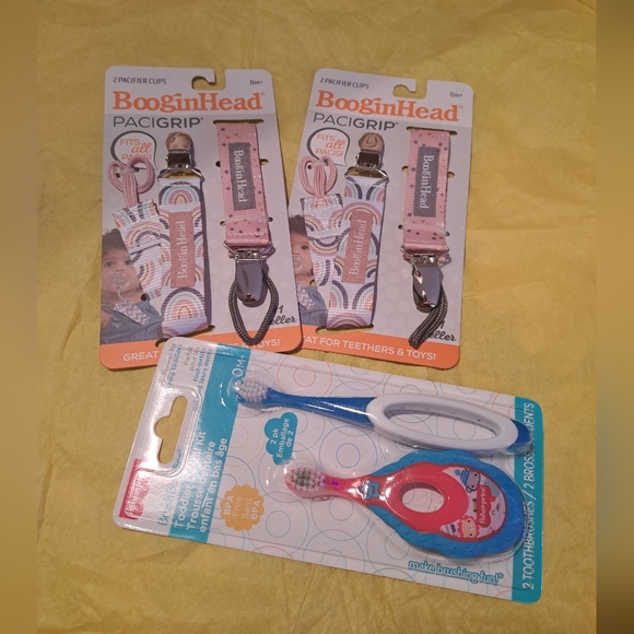Baby Bundle!! BooginHead 4pk PaciGrips + Fisher Price 2pk BRUSH BUDDIES NWT - Picture 3 of 3